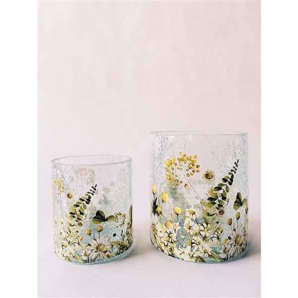 Vakkert lysglass i krakelert glass med blomstermotiv. Glasset måler 9×10 Cm. Lysglassene selges hver for seg, dette er den minste størrelsen