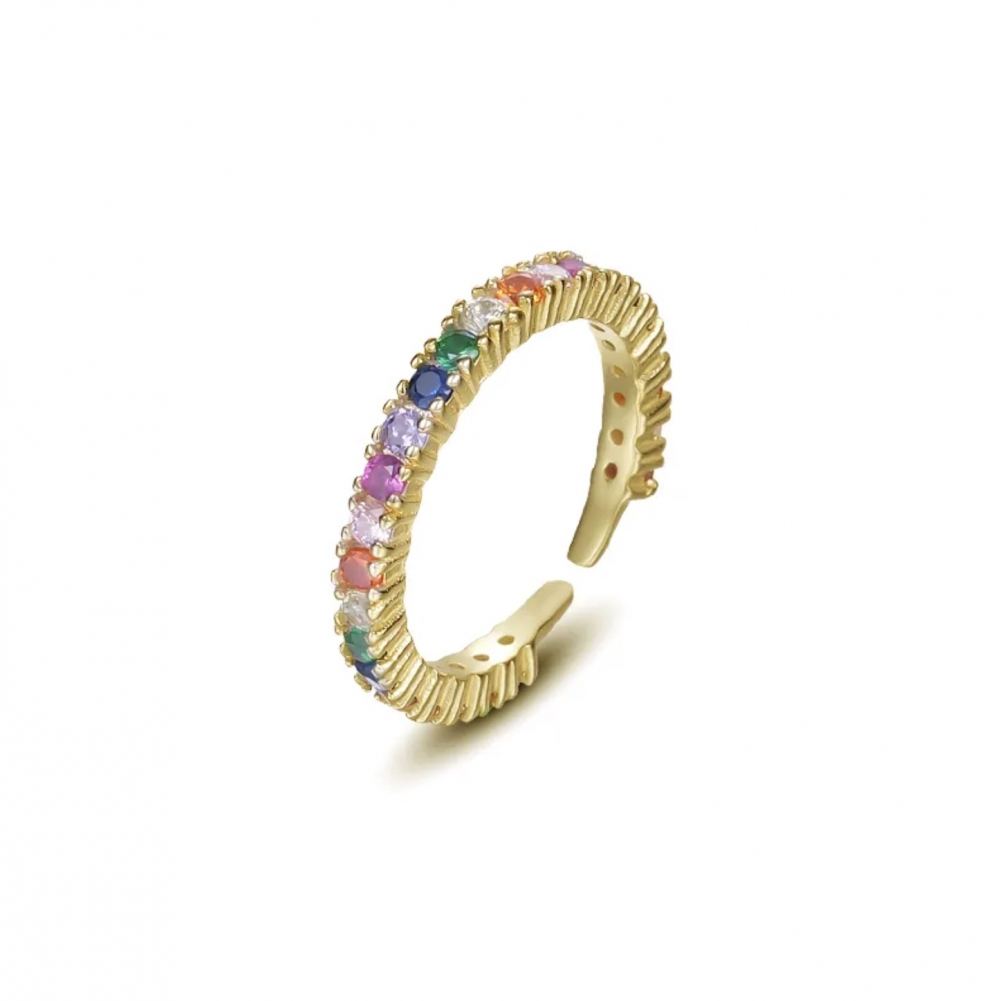 En nydelig justerbar ring fra Ella & Pia. Ringen er laget av 925 Stearling Silver belagt med 18K gull og zirkoniastener. Ringen veier 0.5g. Alle smykkene fra Ella & Pia nikkel- og blyfri.