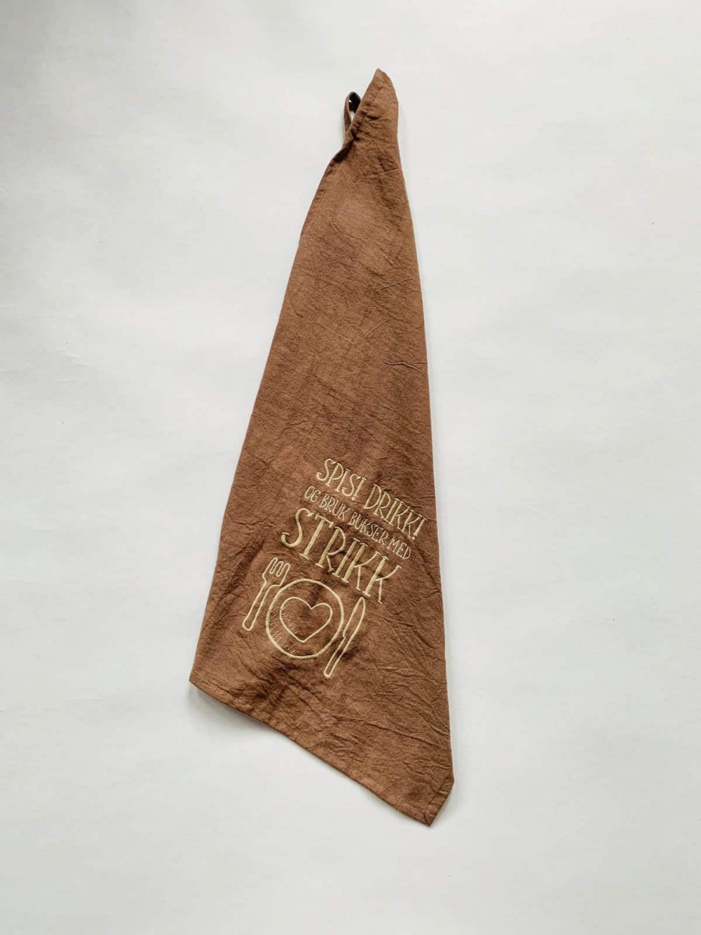 Kjøkkenhåndkle med brodert tekst. Håndkleet måler 50x70cm og er laget av bomull. Morsom gave eller pynt på kjøkkenet. 