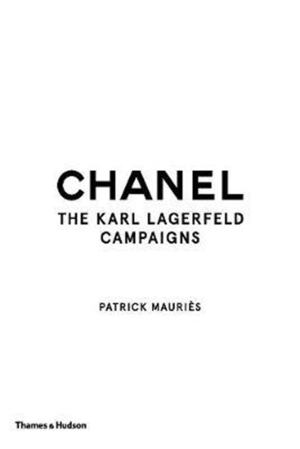 En aldeles nydelig dekorbok fra Chanel. Boken er fantastisk å pynte med, og ikke minst interessant. Boken har hardt omslag og måler 20,5×4,7×29cm.