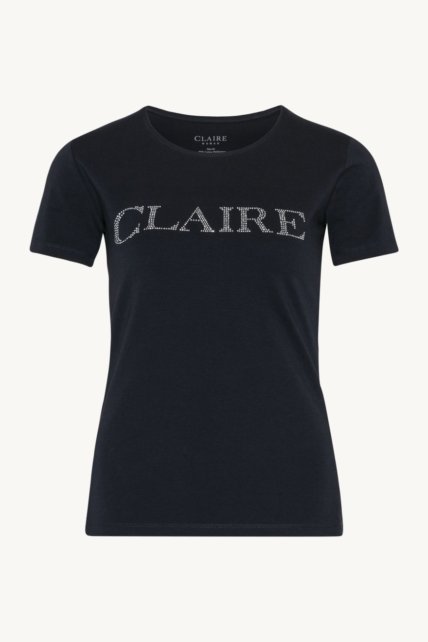 Klassisk t-skjorte med korte ermer og rund hals. Claires logo er på brystet i små similisten. Claire basic.